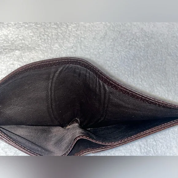 Gucci Canvas Monogram Bifold Wallet - Picture 11 of 12